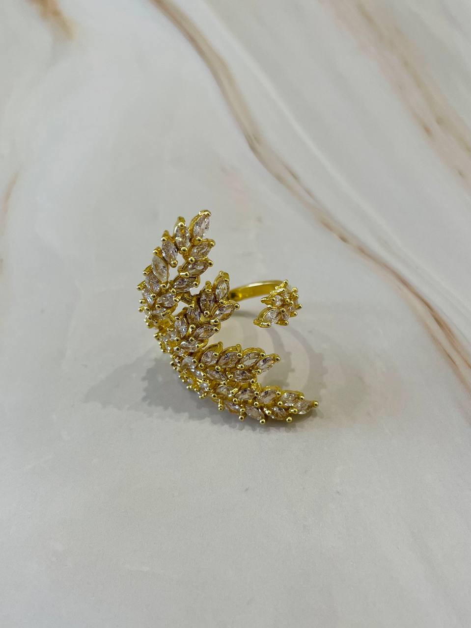 Anello foglia con strass