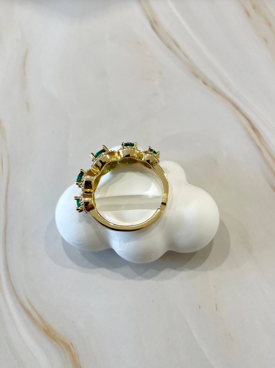 Anello con pietre smeraldo