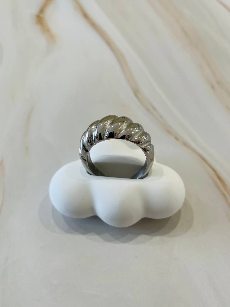 Anello intrecciato