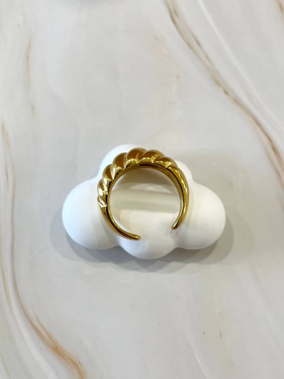 Anello intrecciato