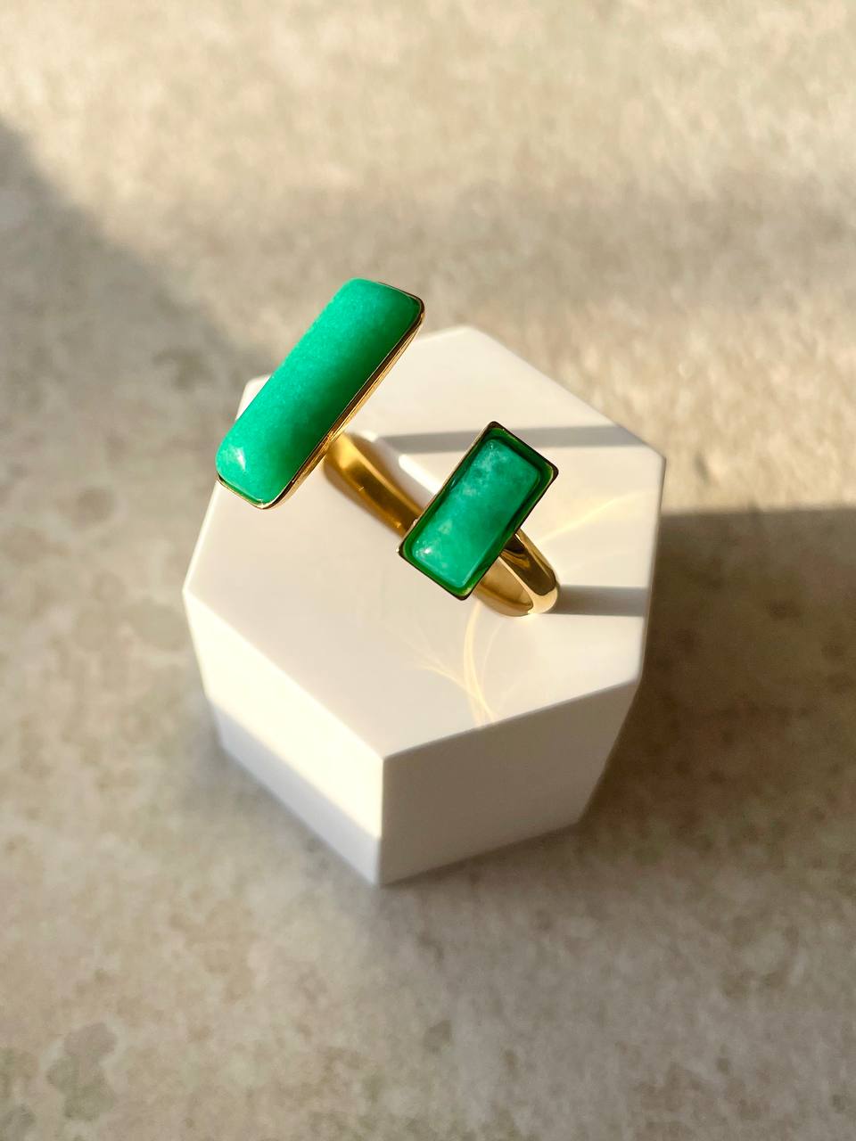 Anello con taglio