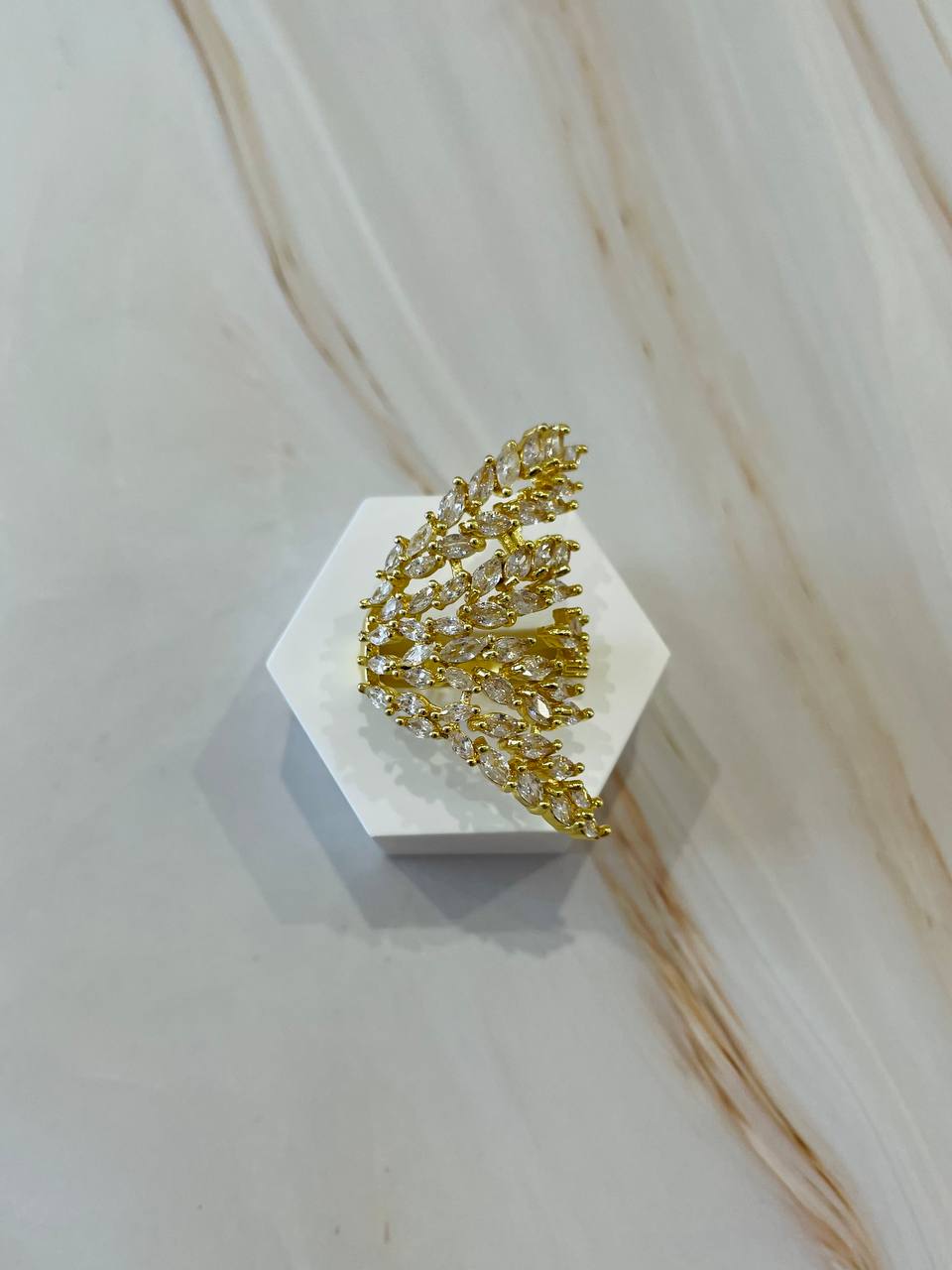 Anello foglia con strass