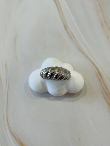 Anello intrecciato