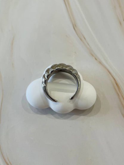 Anello intrecciato