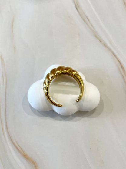 Anello intrecciato
